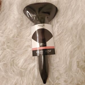 It Cosmetics Empress Fan cheek brush